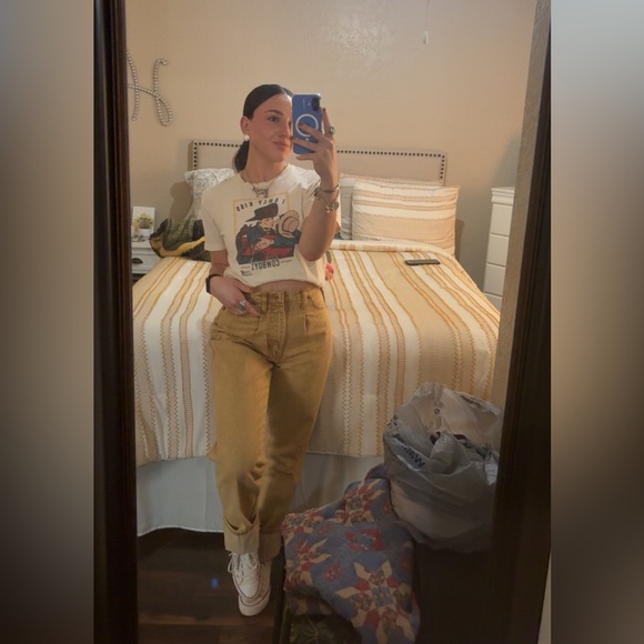 Meet your Posher, Mykaela - Picture 3 of 5